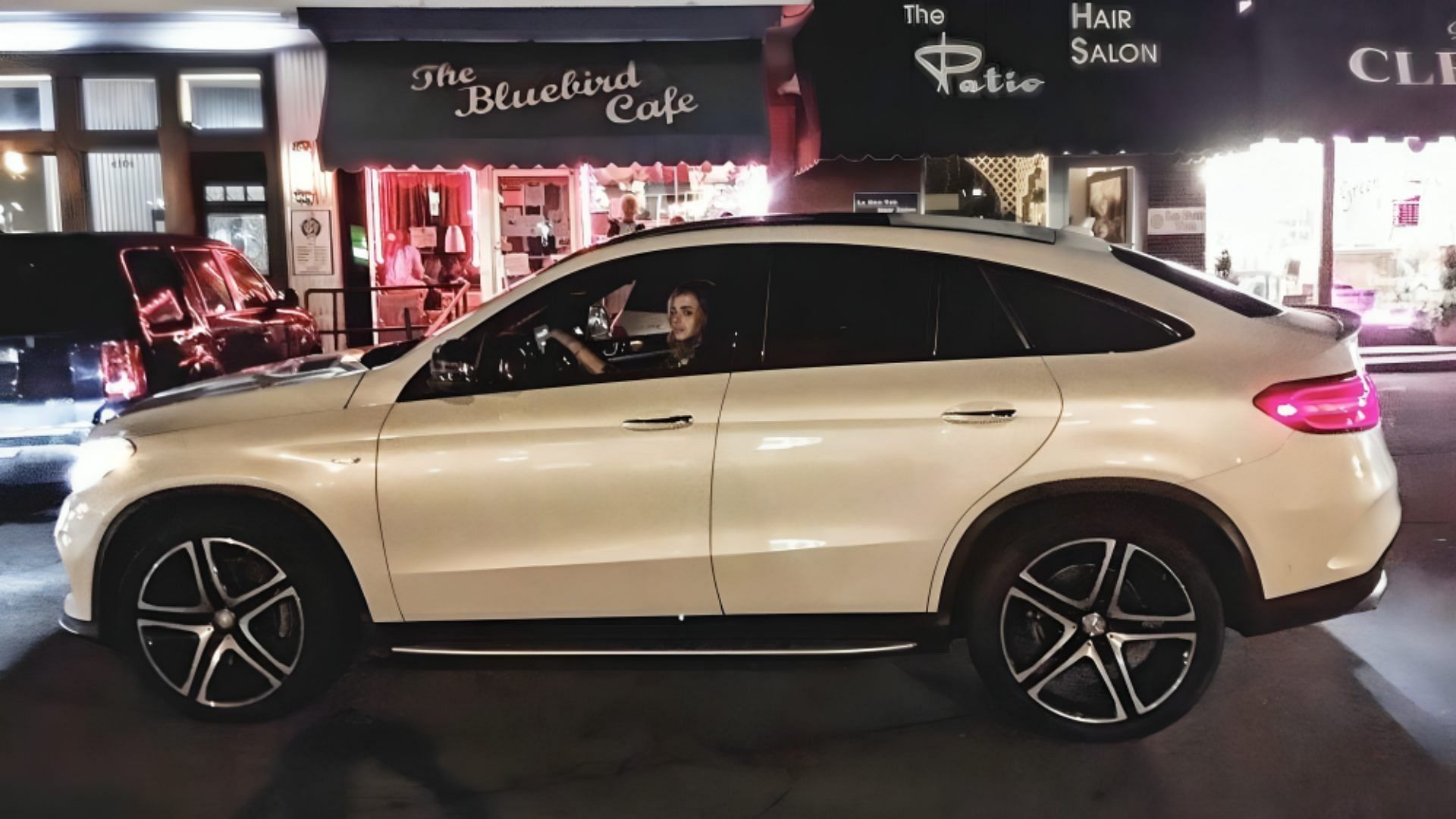 Chloe Grace Moretz driving her Mercedes-Benz GLE 450 AMG