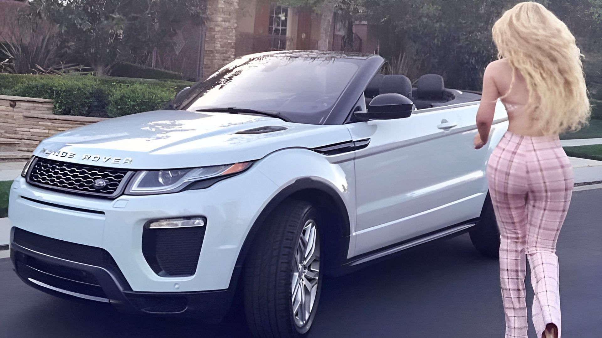 Iggy Azalea Range Rover Evoque Convertible