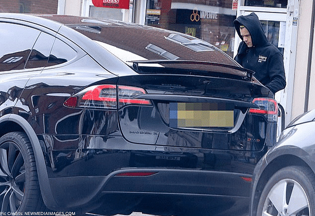 Harry Styles - 2019 Tesla Model X