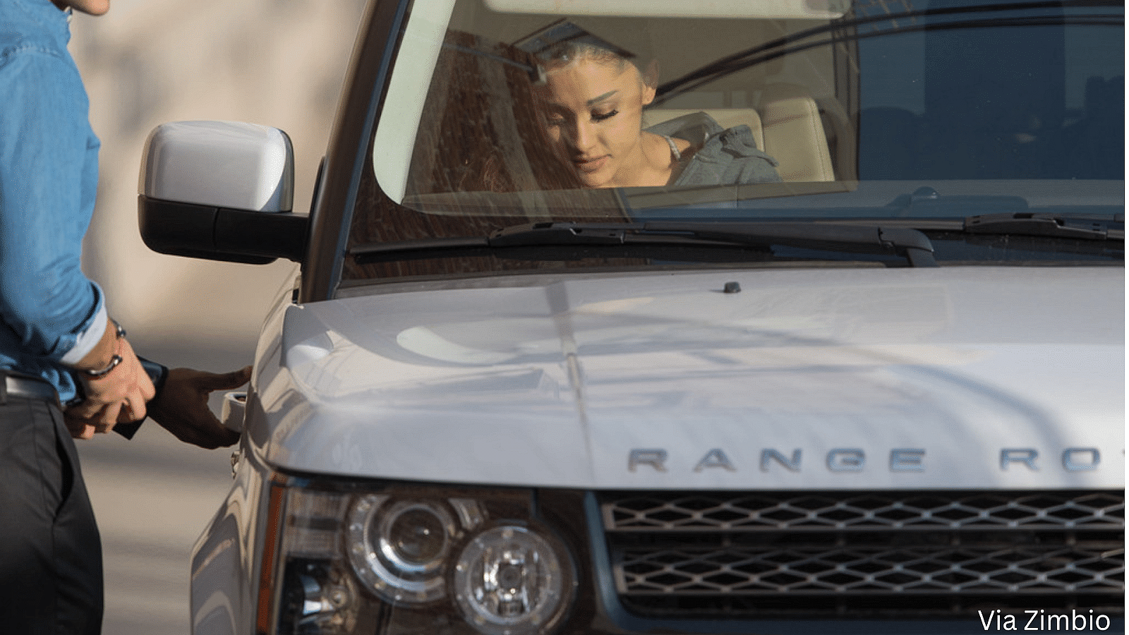 Ariana Grande's 3rd Generation Range Rover - White - Front view